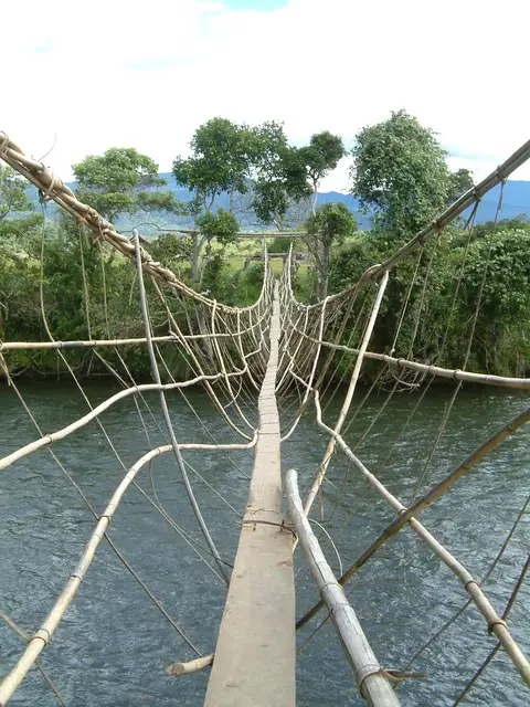 Jembatan gantung dari rotan